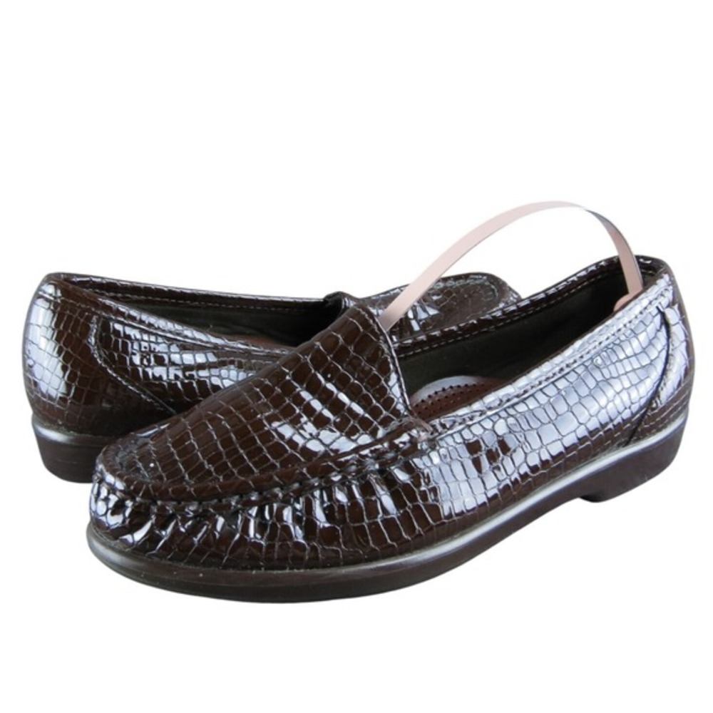 SAS Women's Loafer Brown Patent Leather Size 6W Gently Used 2025